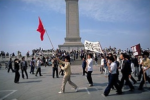 1989 年天安門廣場上的學生與市民遊行